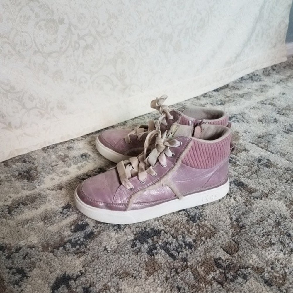 UGG Australia Addie Sneakers - Picture 2 of 11